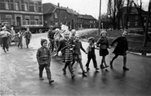 1958.1_karnevalsumzug der schule (Dahmen W. 14-1985)